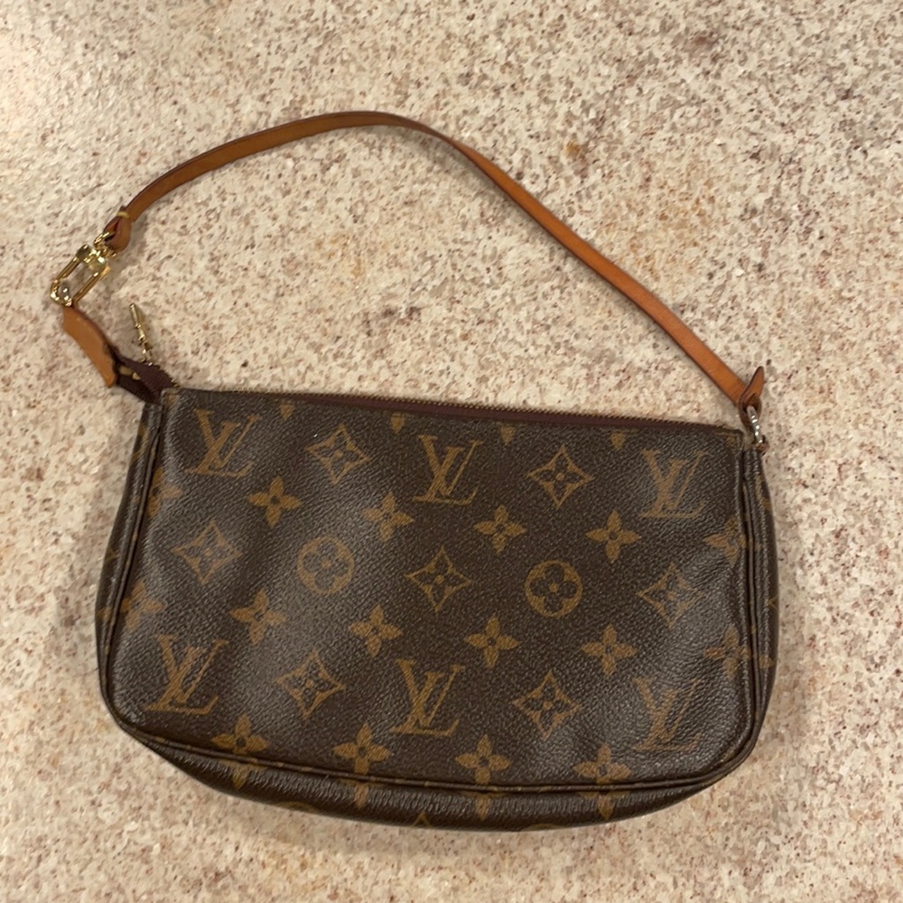 Louis Vuitton pochette